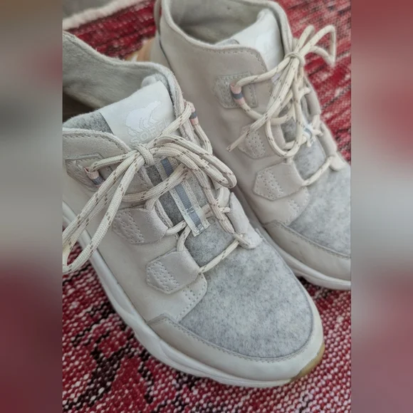 Sorel Women's Kinetic RNEGD Caribou Boot in the color Chalk/Canoe Size 8 - Picture 3 of 8